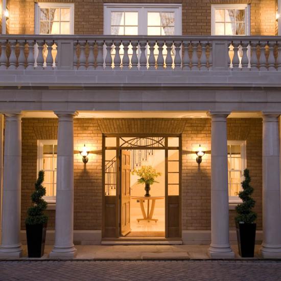 Ocho Rios, Oxshott